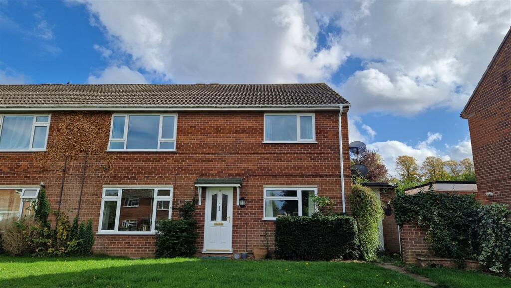 2 bedroom flat for rent in Chequers Close, Fenstanton, PE28