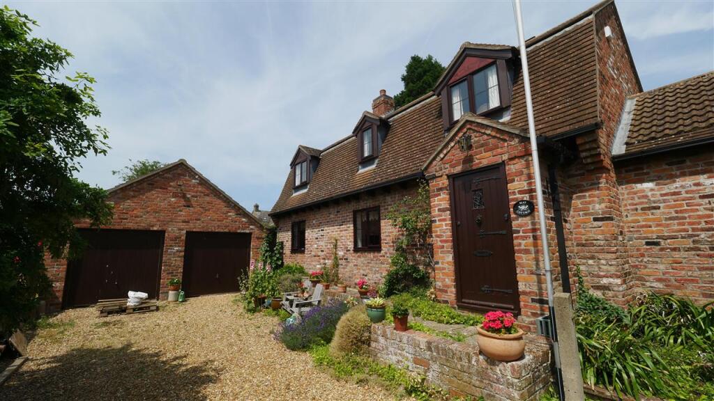 Main image of property: May Cottage, 1 Camoys Close, Great Stukeley
