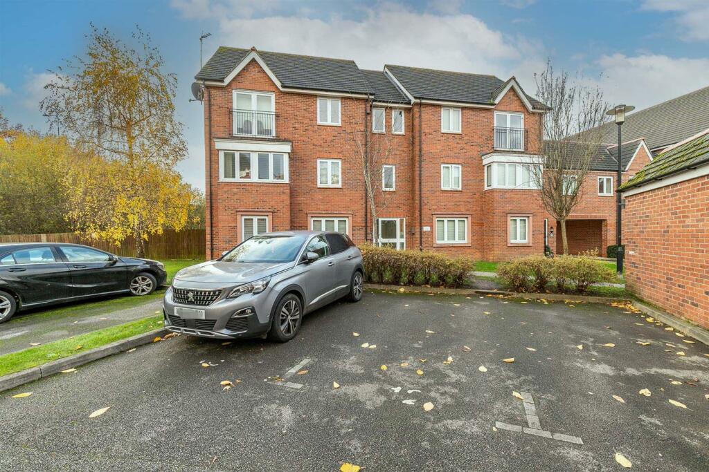 2 bedroom apartment for sale in Pineacre Close, West Timperley