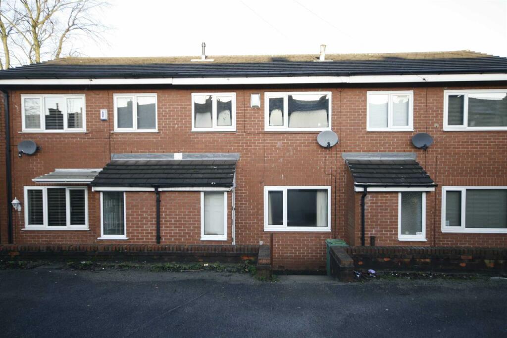 3 bedroom terraced house for sale in Astley Street, Dukinfield, SK16