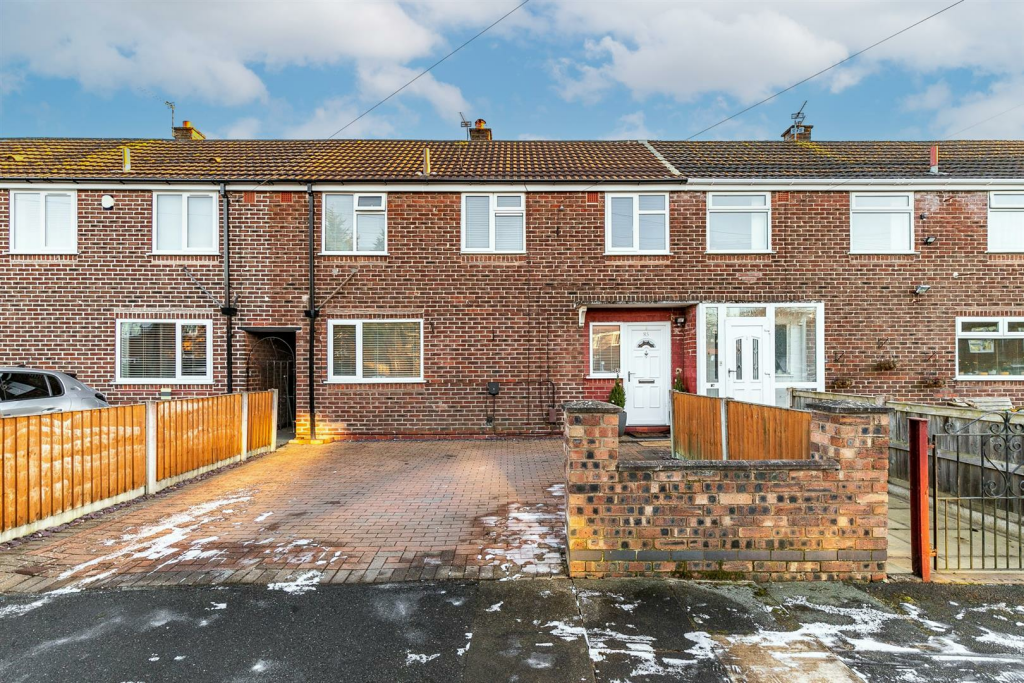 3 bedroom terraced house for sale in Exmouth Road, Sale, M33