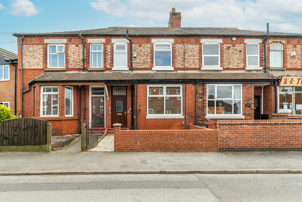 3 bedroom terraced house for sale in Glebelands Road, Sale, M33