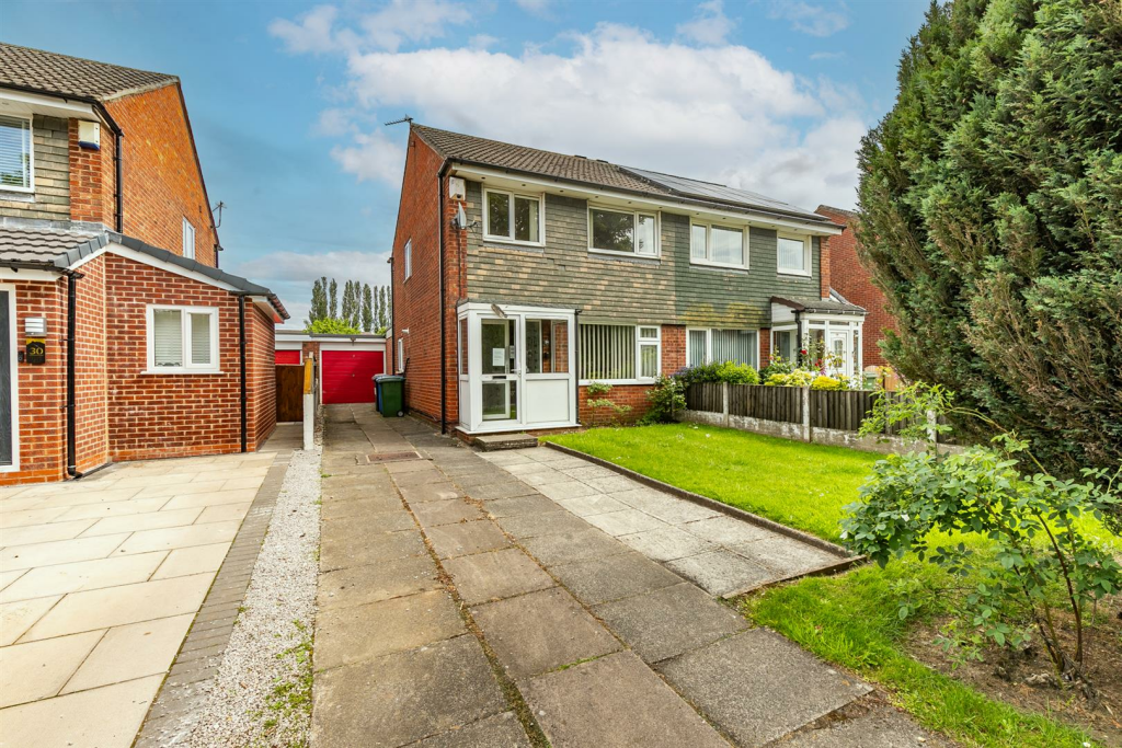 3 bedroom semidetached house for sale in Little Brook Road, Sale, M33