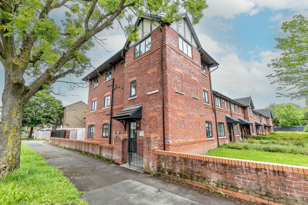 2 bedroom apartment for sale in Wendover Road, Manchester, M23