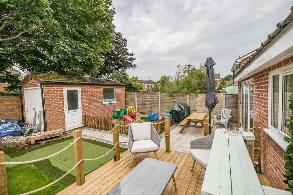 3 bedroom semidetached house for sale in Larchwood Close, Sale, M33