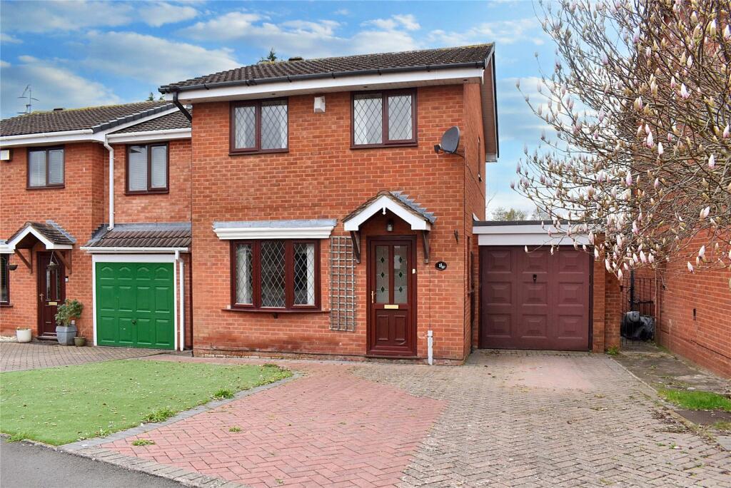 3 bedroom detached house for sale in Falstaff Drive, Droitwich Spa