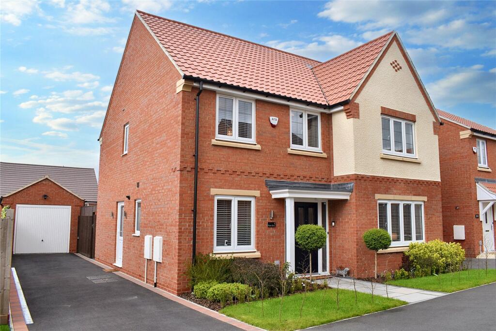 4 bedroom detached house for sale in Platten Close, Copcut, Droitwich