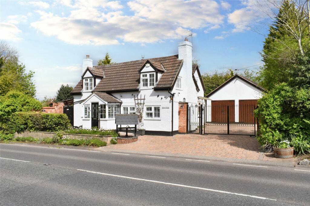 3 bedroom detached house for sale in Pershore Lane, Martin Hussingtree