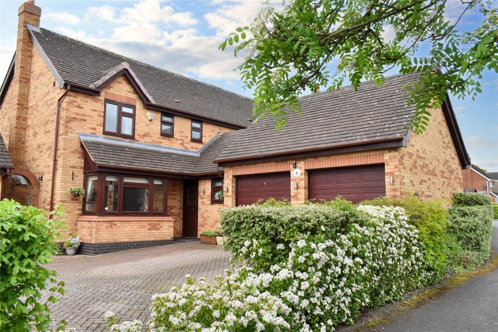 5 bedroom detached house for sale in Clifford Road, Droitwich Spa
