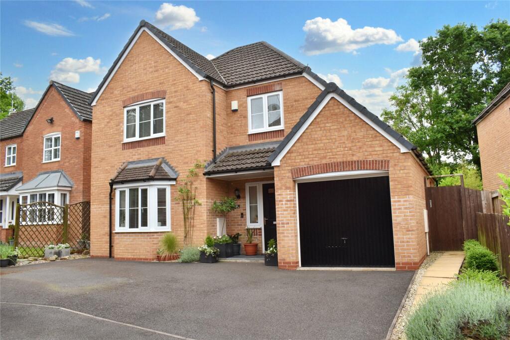 3 bedroom detached house for sale in Amphlett Way, Wychbold, Droitwich