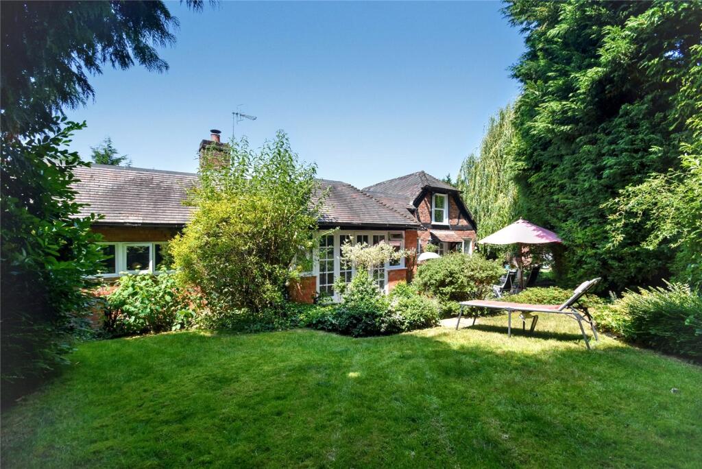 Main image of property: Newhouse Lane, Upton Warren, Bromsgrove, Worcestershire, B61