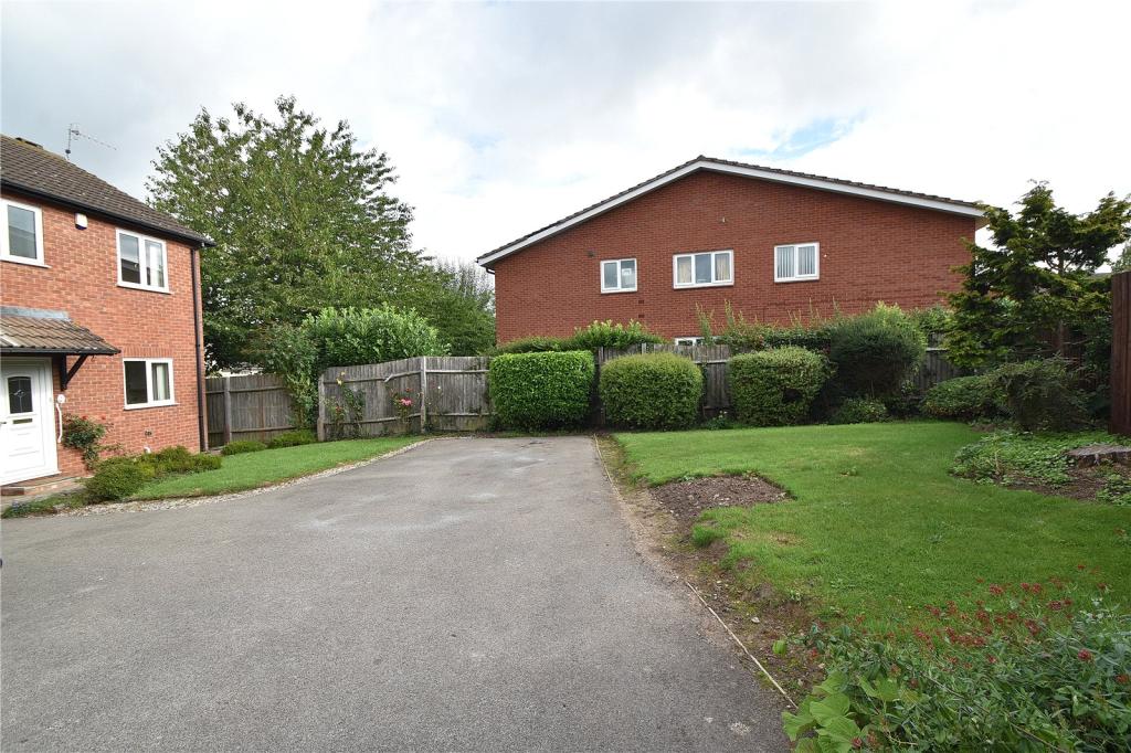 3 bedroom detached house for sale in Barns Croft Way, Droitwich Spa