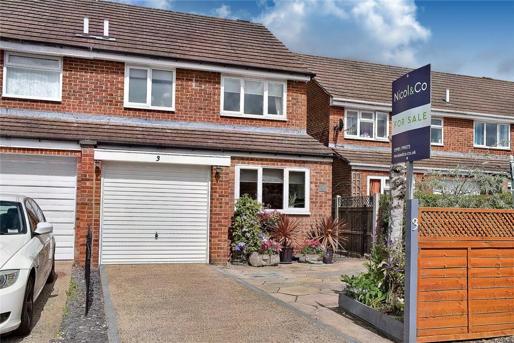 3 bedroom semidetached house in Westbury Avenue, Droitwich Spa