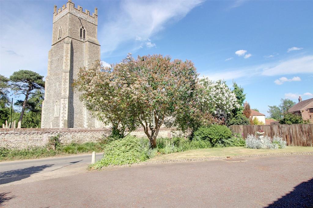 3 bedroom detached house for sale in The Street, Foxley, Dereham
