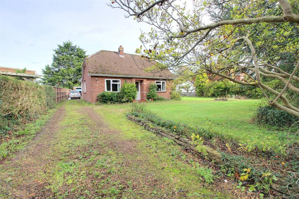 3 bedroom bungalow for sale in Cawston Road, Reepham, Norwich, NR10