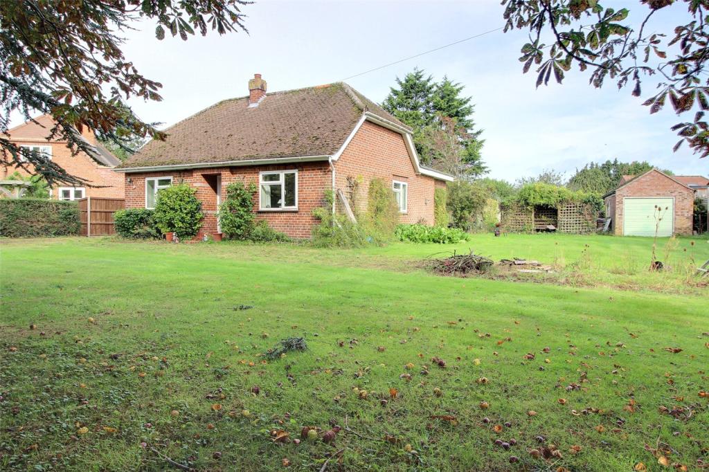 3 bedroom bungalow for sale in Cawston Road, Reepham, Norwich, NR10