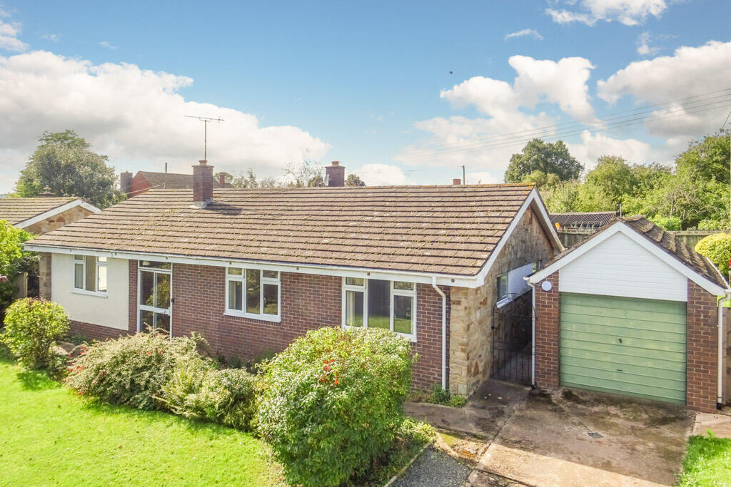 3 bedroom detached bungalow for sale in Canon Rise,