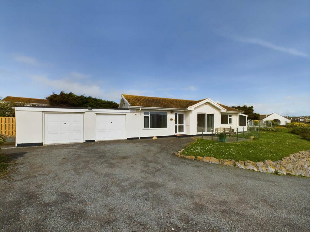 3 bedroom detached bungalow for sale in Grand View Road, Hope Cove