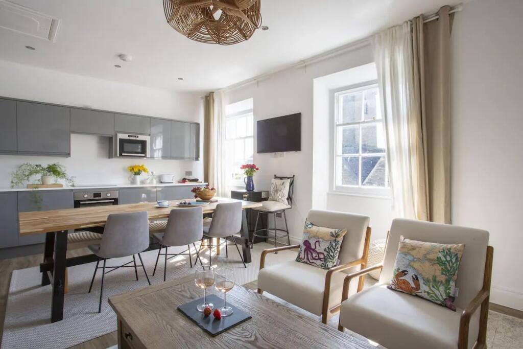 Main image of property: 89 Fore Street, Kingsbridge, TQ7
