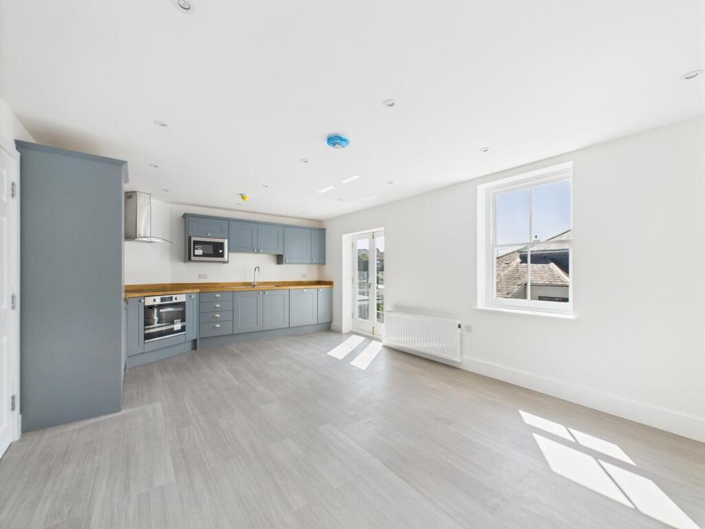 Main image of property: 91 - 93 Fore Street, Kingsbridge