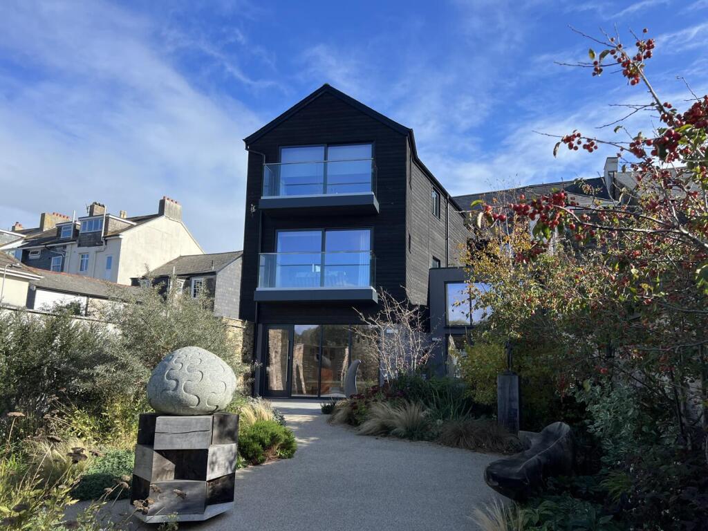 Main image of property: Fore Street, Kingsbridge