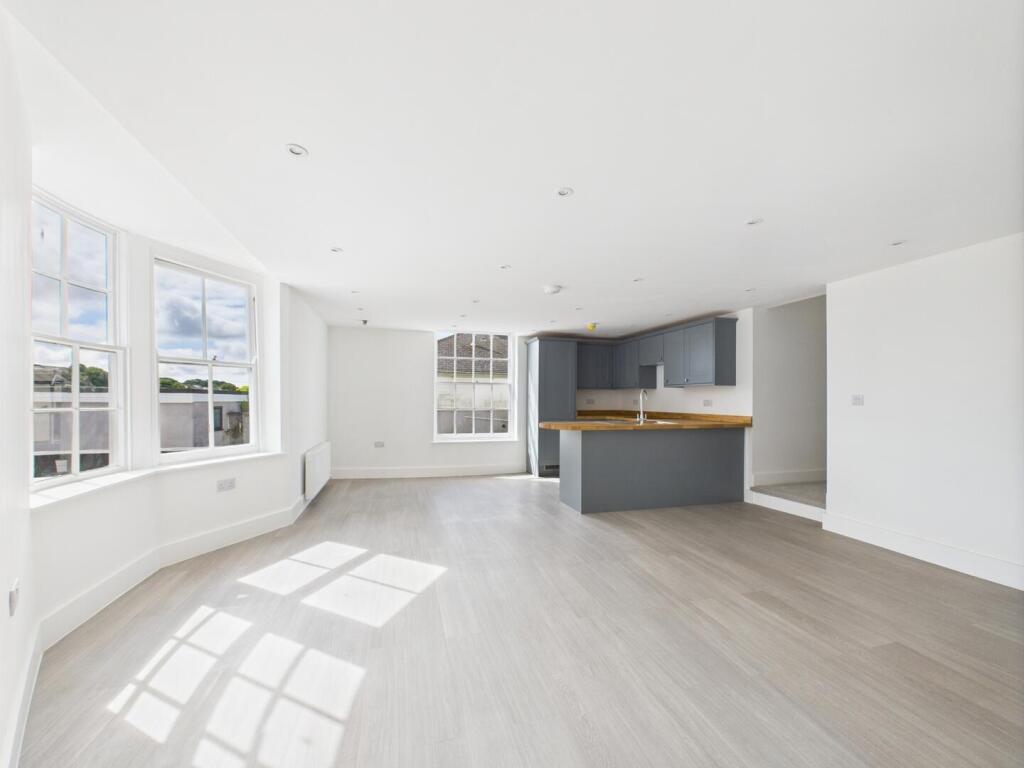 Main image of property: 93 Fore Street, Kingsbridge