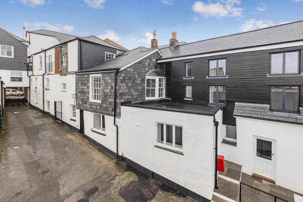 Main image of property: 93 Fore Street, Kingsbridge