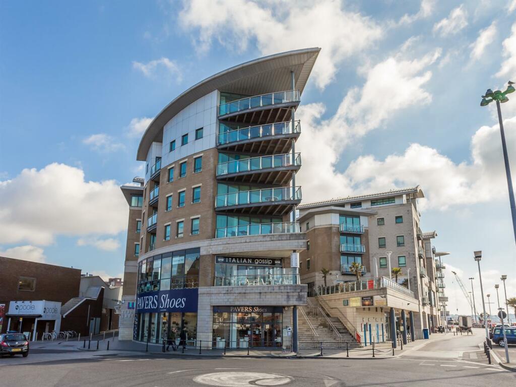 3 bedroom flat for sale in Dolphin Quays, The Quay, Poole, BH15
