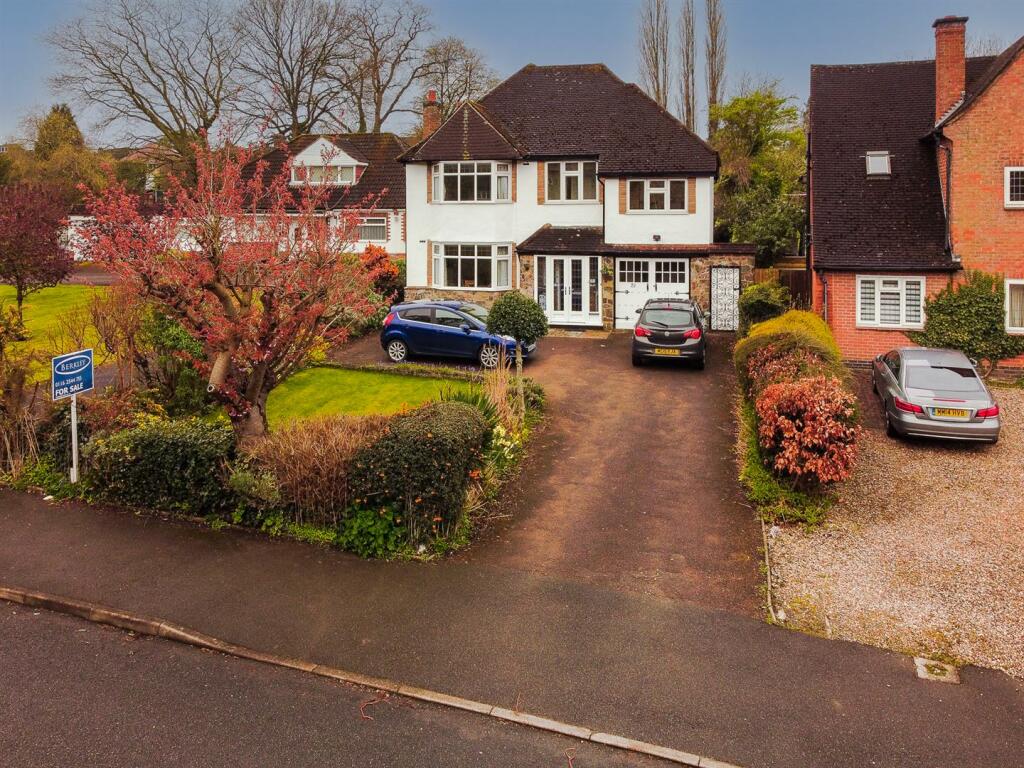 5 bedroom detached house for sale in Fairefield Crescent, Glenfield