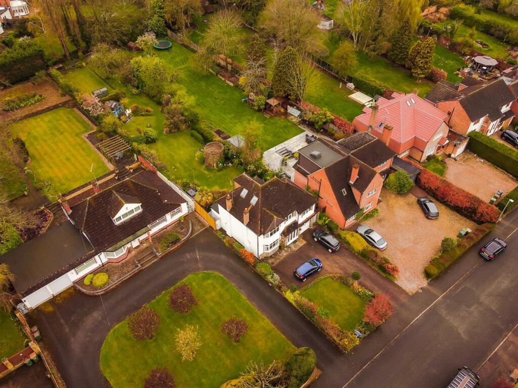 5 bedroom detached house for sale in Fairefield Crescent, Glenfield