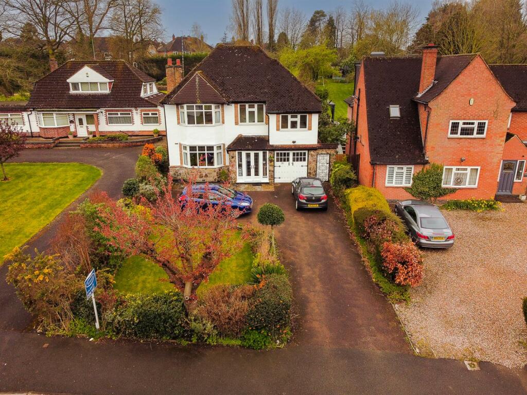 5 bedroom detached house for sale in Fairefield Crescent, Glenfield