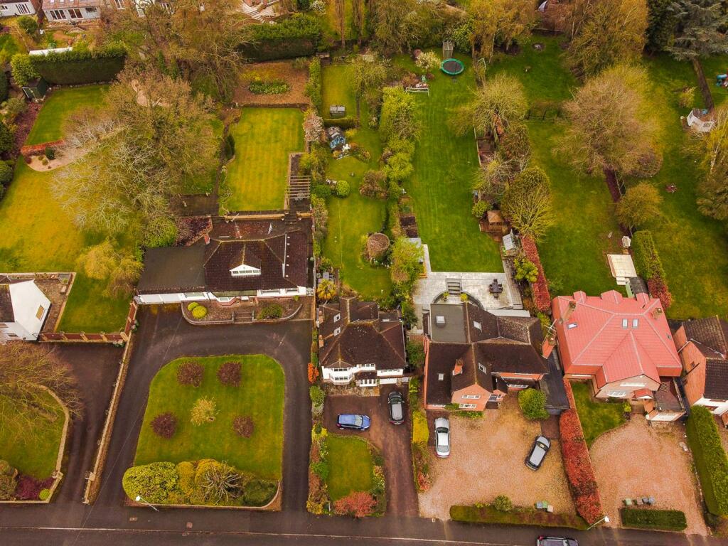 5 bedroom detached house for sale in Fairefield Crescent, Glenfield