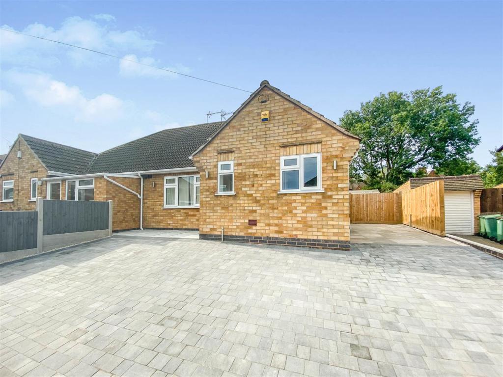 2 bedroom semidetached bungalow for sale in Armson Avenue, Kirby