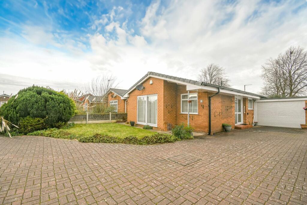 3 bedroom bungalow for sale in Thornley Road, Moreton, Wirral, CH46