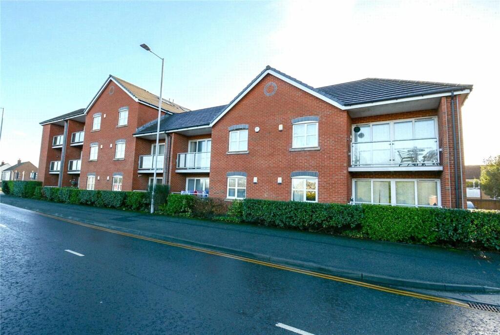 2 bedroom flat for sale in Leasowe Road, Leasowe, Wirral, CH46