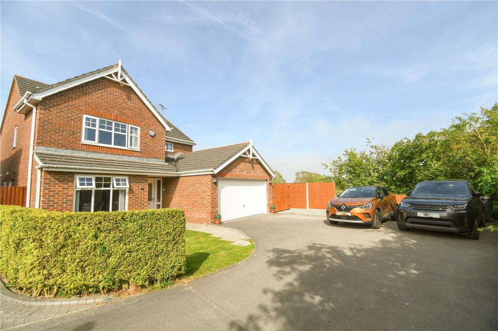 4 bedroom detached house for sale in Fendale Avenue, Moreton, Wirral, CH46