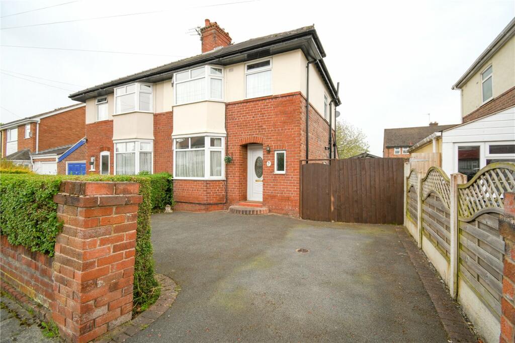 3 bedroom semidetached house for sale in Avondale Avenue, Moreton