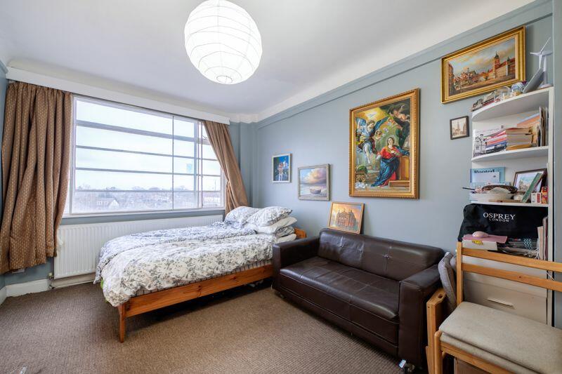 Studio apartment for sale in Du Cane Court, Balham High Road, London
