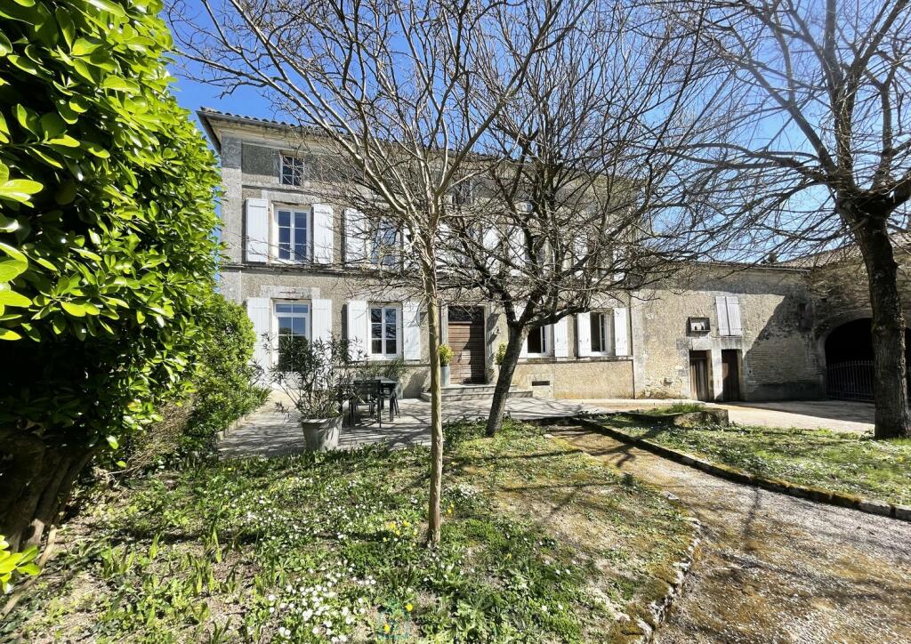 3 bedroom house for sale in Poitou-Charentes, Charente, Mérignac, France