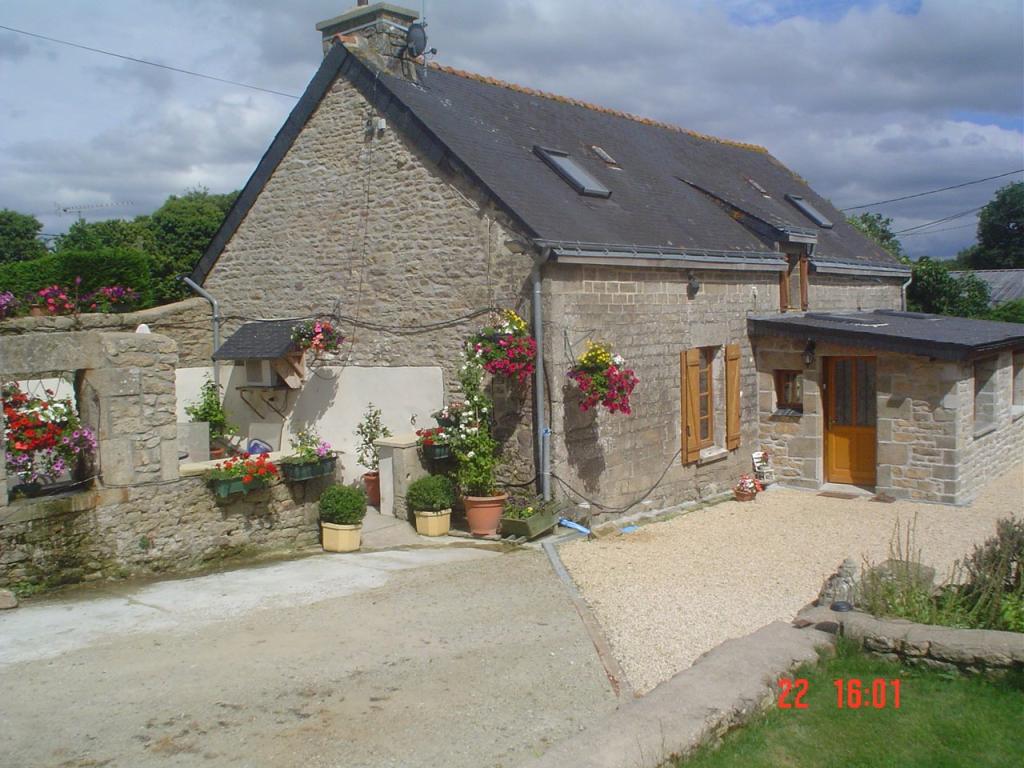 2 bedroom stone house for sale in Brittany, Morbihan, Malguénac, France