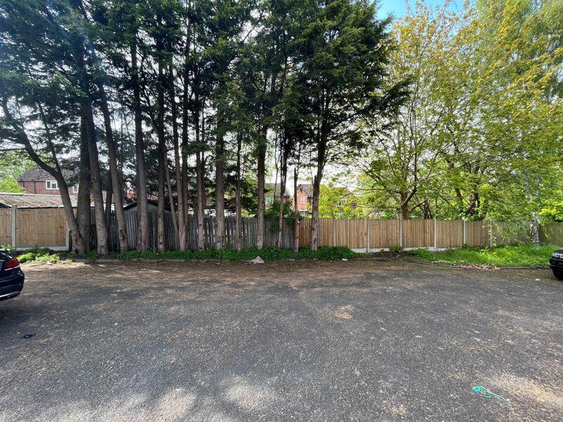 1 bedroom flat for sale in Hawbush Road, BRIERLEY HILL, DY5