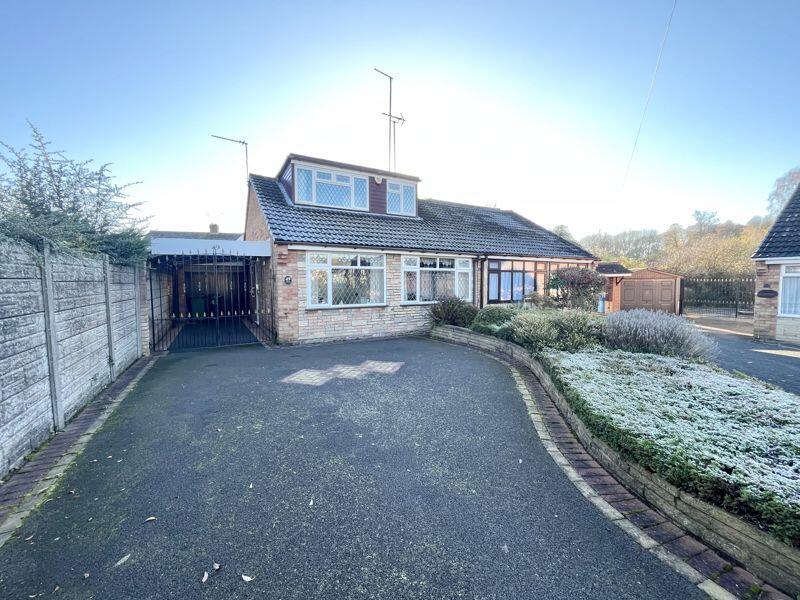 3 bedroom semidetached bungalow for sale in Lynbrook Close, NETHERTON