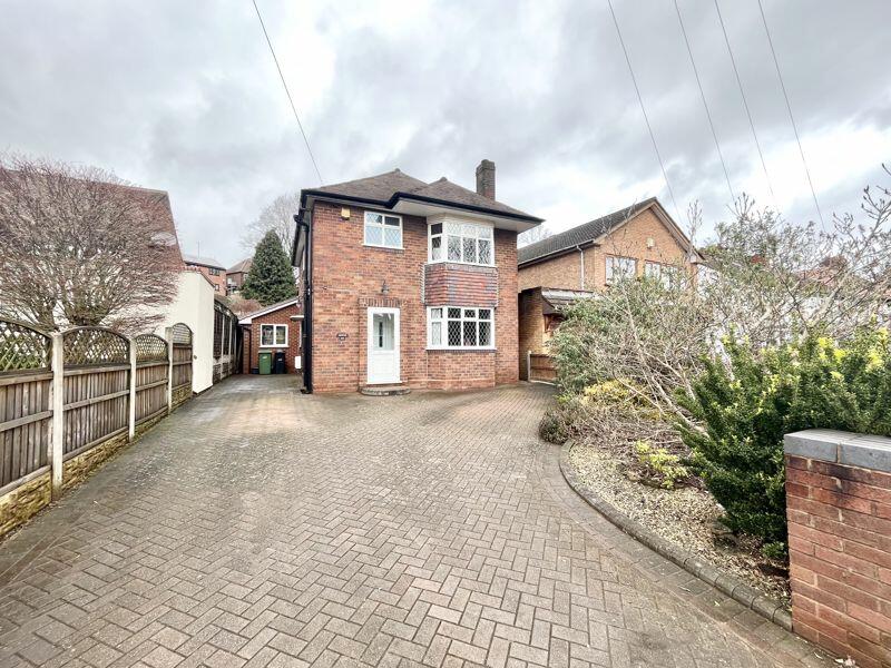 3 bedroom detached house for sale in Delph Road, BRIERLEY HILL., DY5