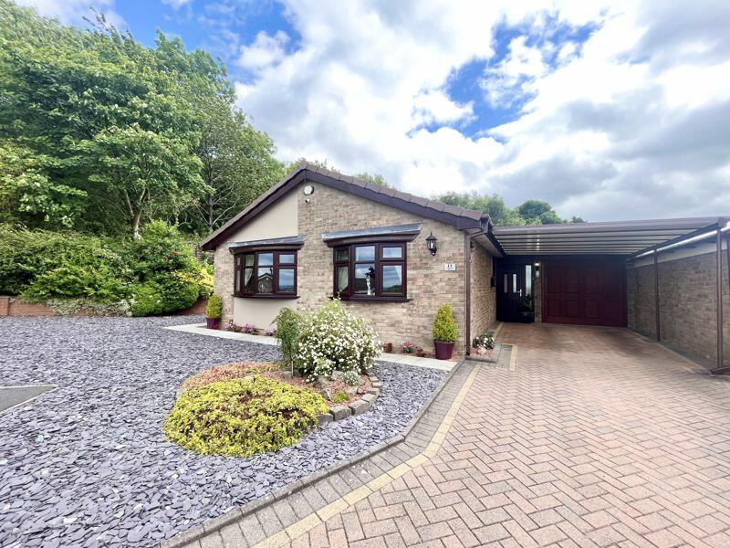 2 bedroom detached bungalow for sale in Birkdale Drive, OAKHAM