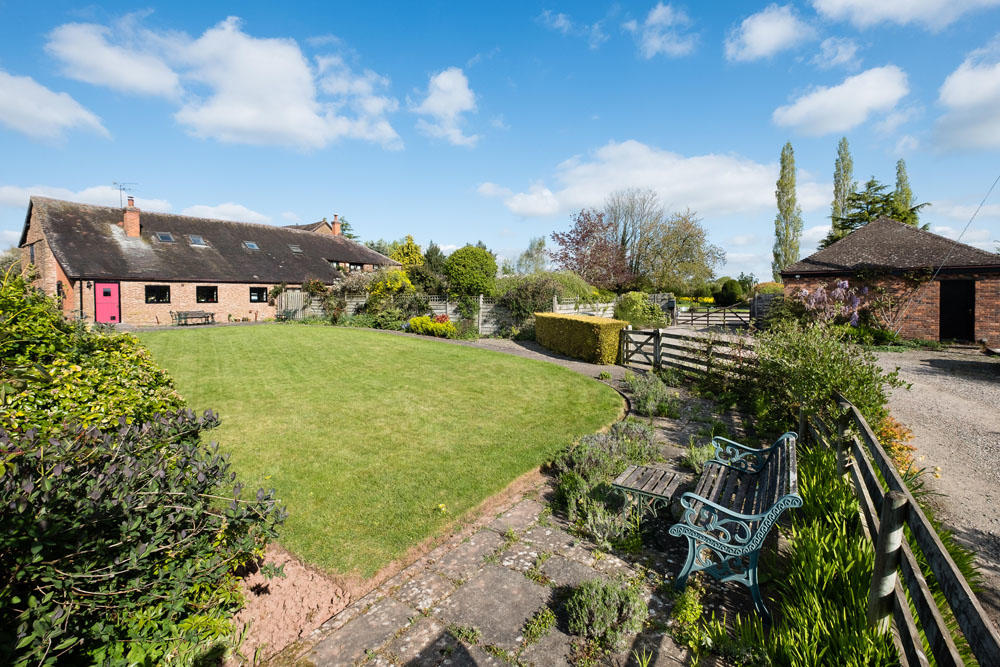 3 bedroom barn conversion for sale in Middleton on the Hill