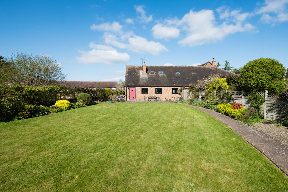 3 bedroom barn conversion for sale in Middleton on the Hill