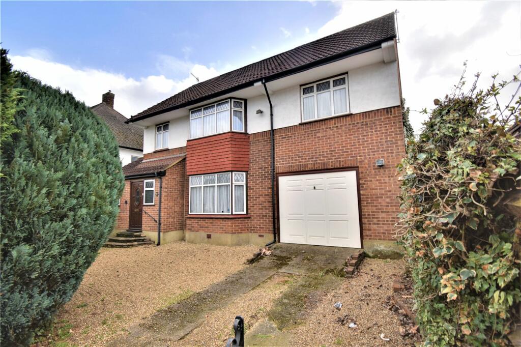 4 bedroom detached house for sale in Garston Lane, Watford