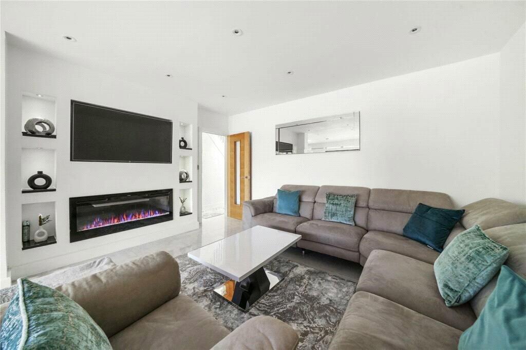 3 bedroom semidetached house for sale in Bushey Mill Crescent, Watford