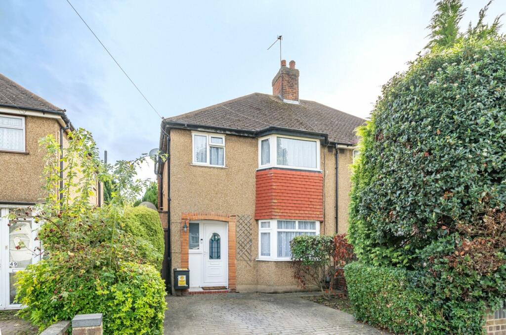 3 bedroom semidetached house for sale in Hillingdon Road, Watford