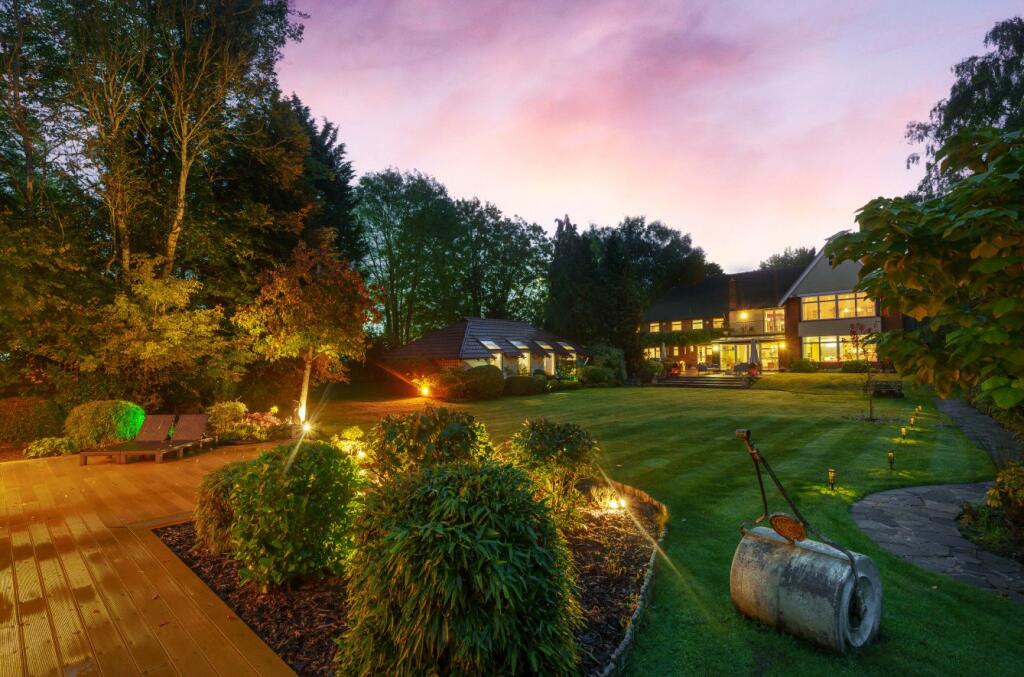 5 bedroom detached house for sale in Cassiobury Estate, Watford